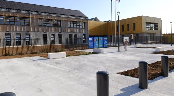 Deux collèges neufs, isolés en paille, inaugurés dans le Loiret